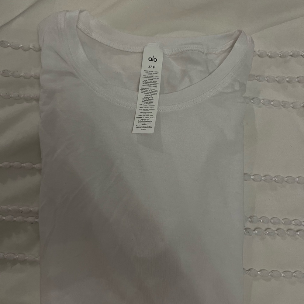 Never worn Alo t-shirt